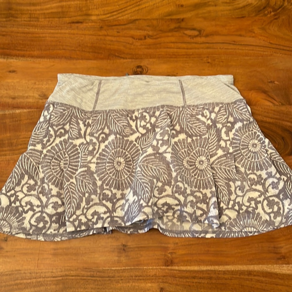 Floral Print Women's Skirt in Light Gray and Cream
